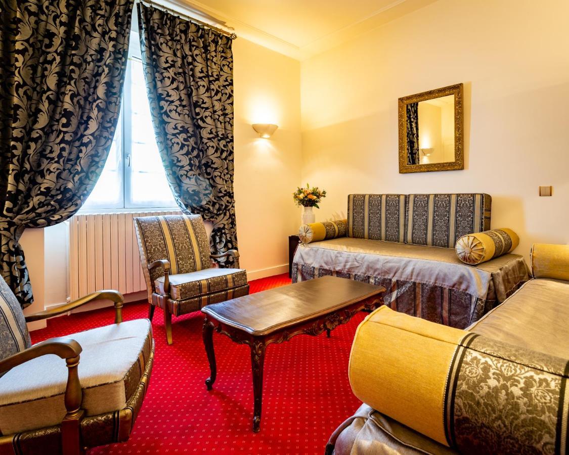 Hotel Restaurant Le Centenaire Les Eyzies ภายนอก รูปภาพ