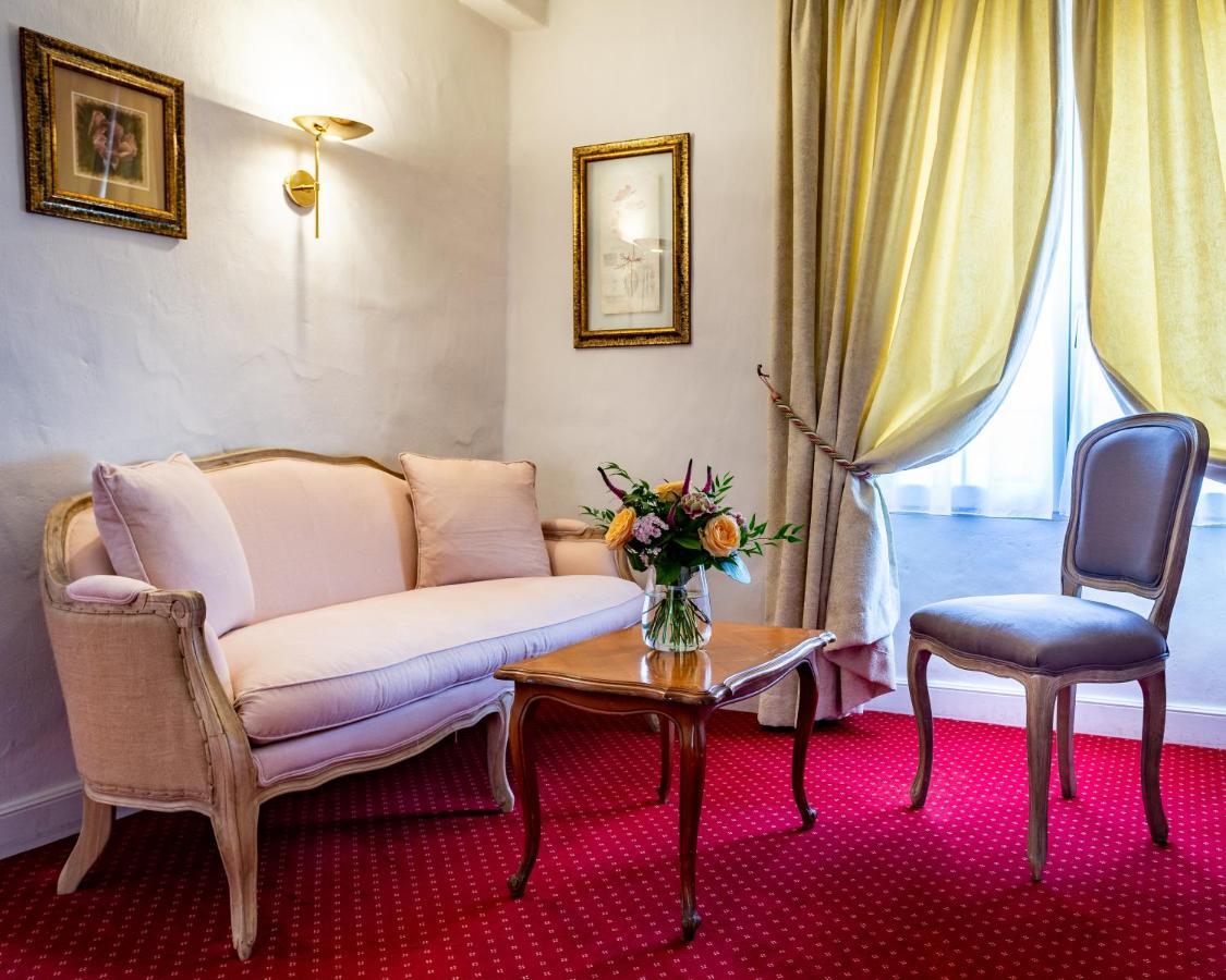 Hotel Restaurant Le Centenaire Les Eyzies ภายนอก รูปภาพ