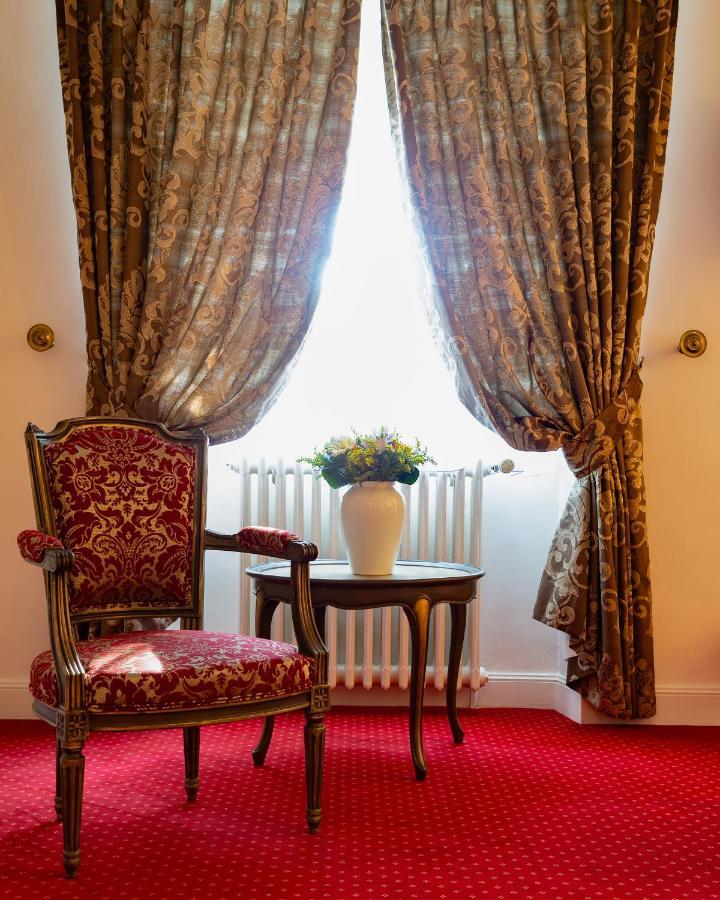 Hotel Restaurant Le Centenaire Les Eyzies ภายนอก รูปภาพ