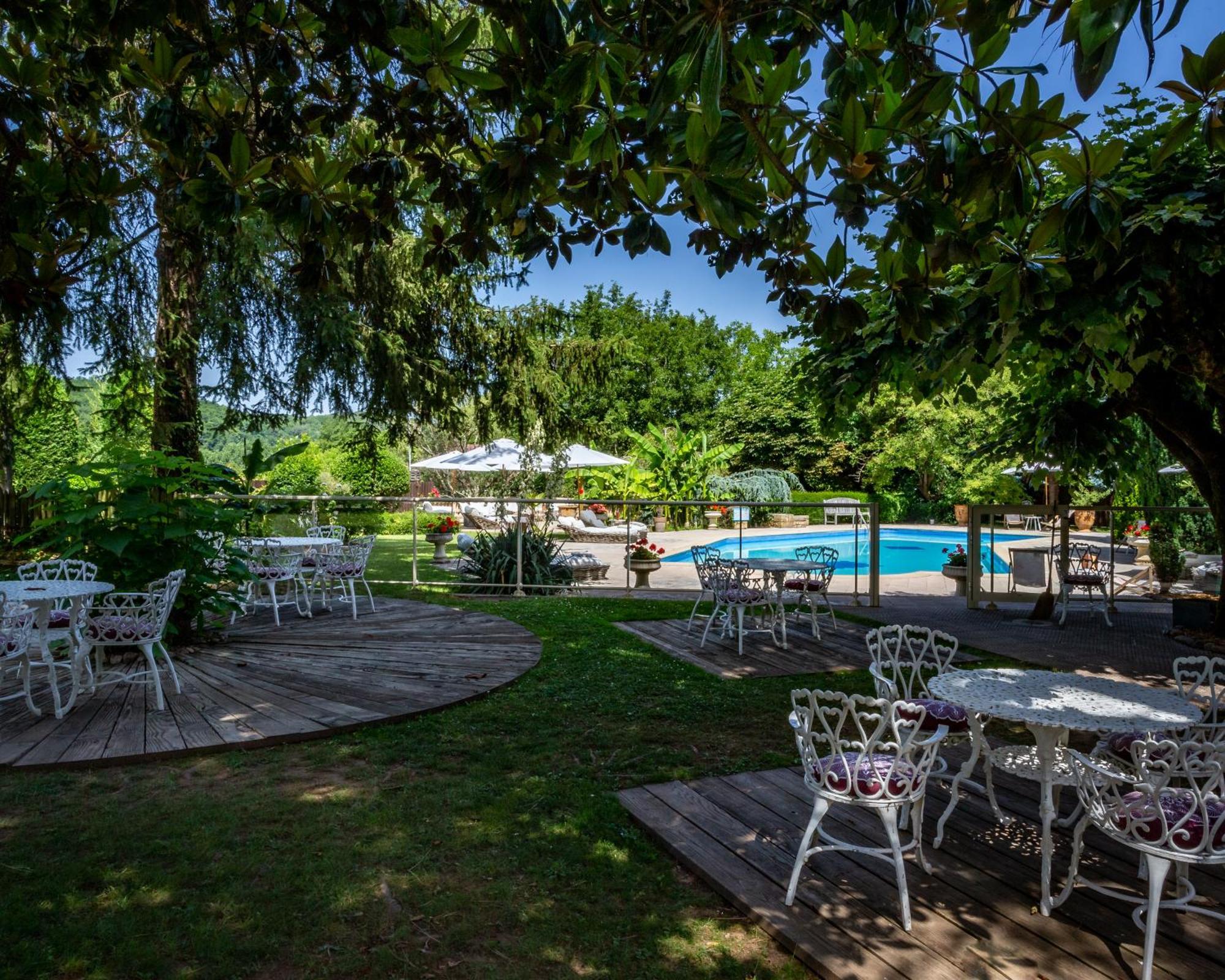 Hotel Restaurant Le Centenaire Les Eyzies ภายนอก รูปภาพ