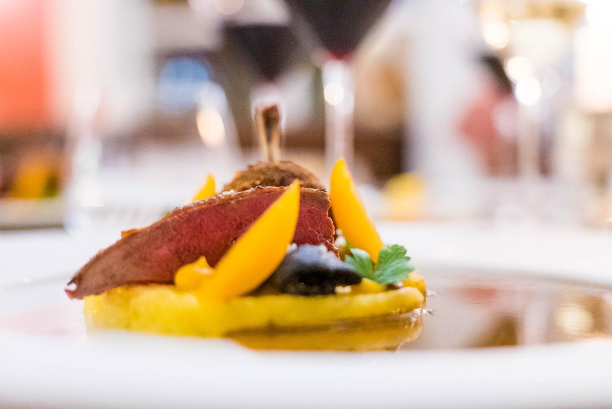 Hotel Restaurant Le Centenaire Les Eyzies ภายนอก รูปภาพ